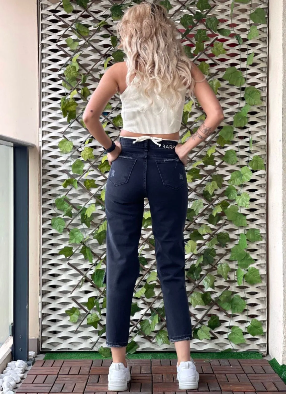 High-waist Ripped Black Jeans