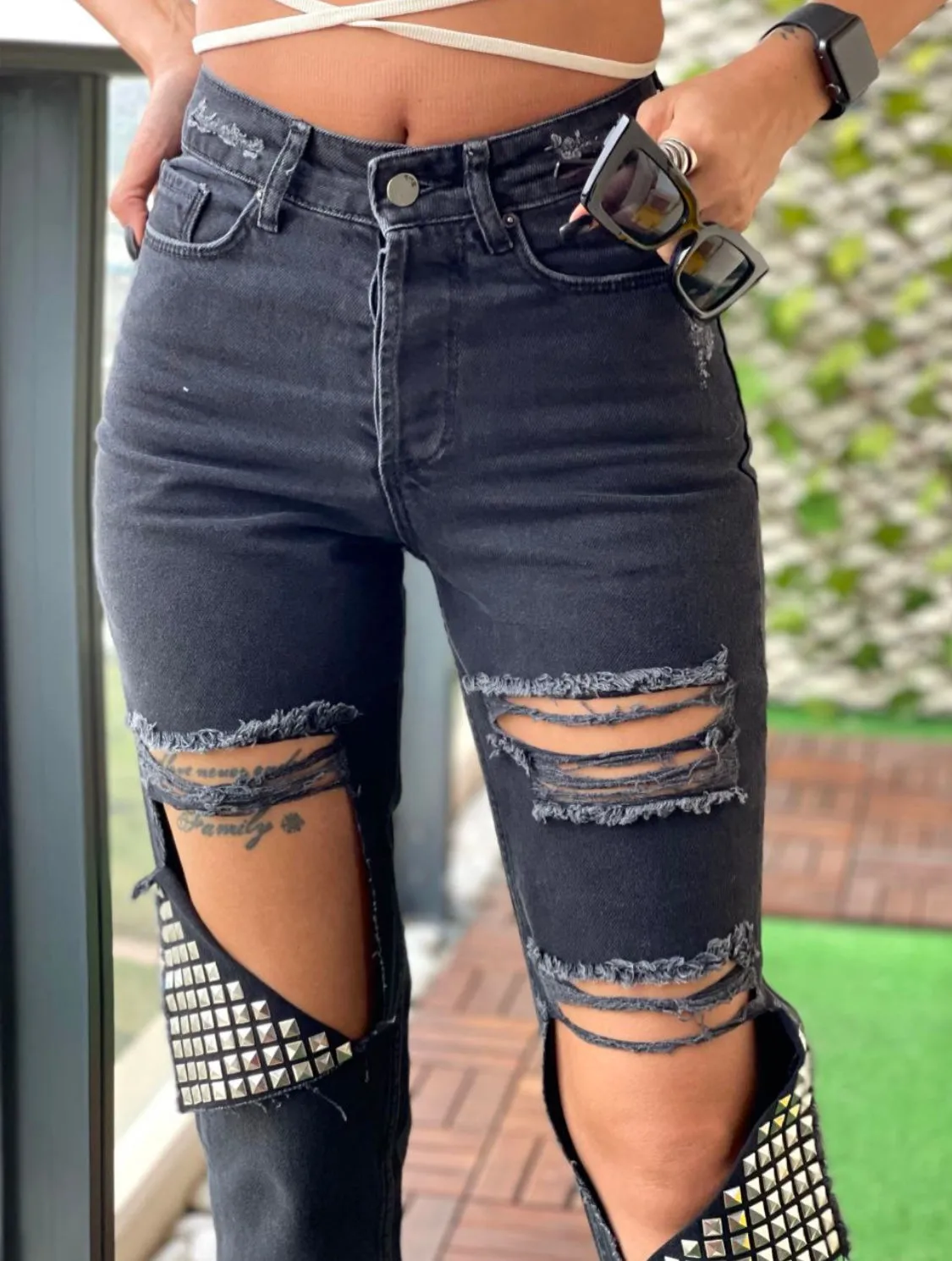 High-waist Ripped Black Jeans