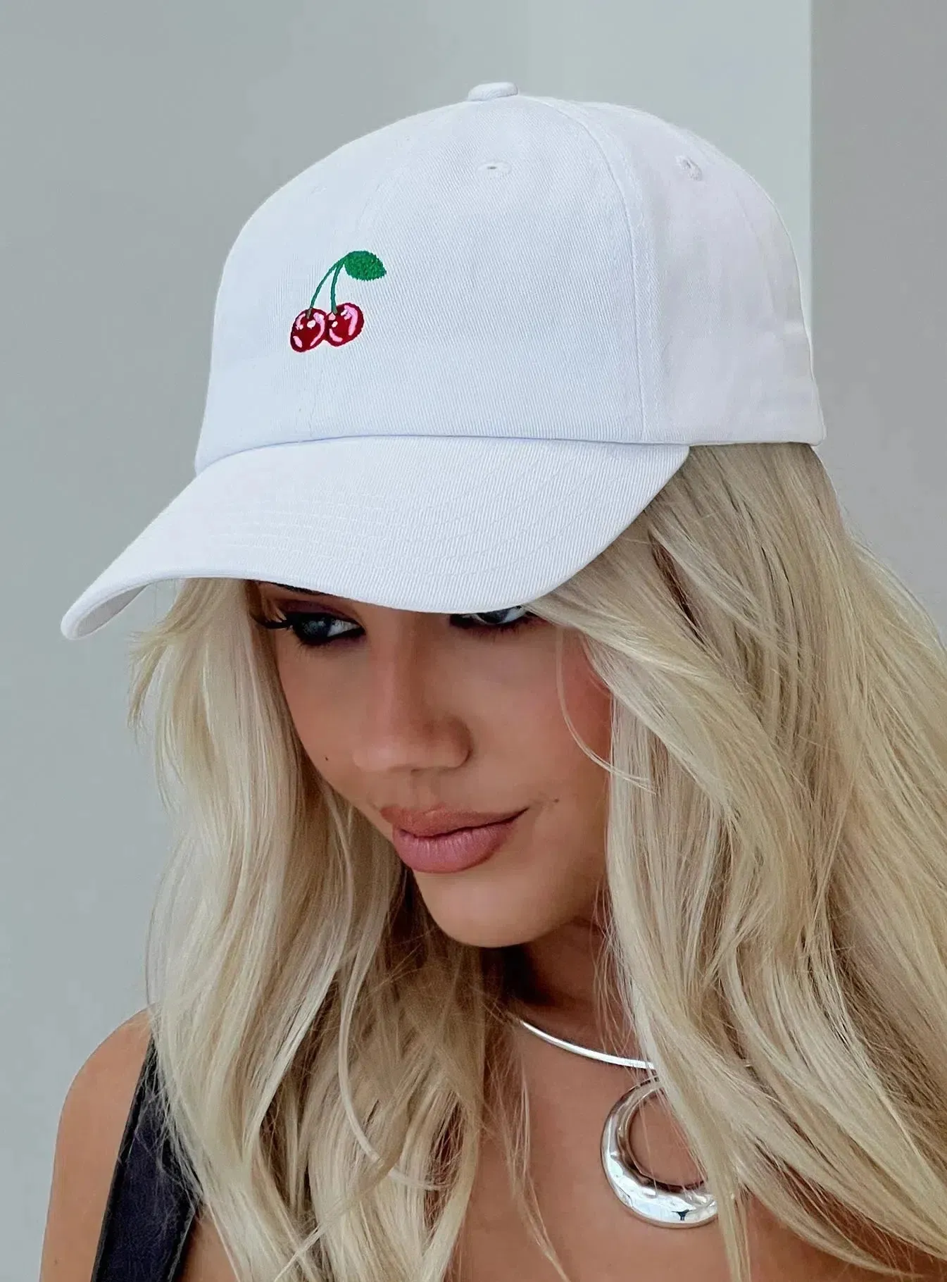 Tivienne – Crisp white – Baseball cap